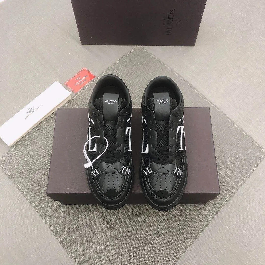 P440▫️V L7N spring and summer 🆕calf leather strap sneakers, no man should be able to refuse this style, classic color, so handsome! Purchase a high-precision replica of the original version to instantly sell off the market currency! 6 VLTN logo rubber effect straps - Valentino Garavani Logo printed on the back and tongue, all materials are customized to ensure quality! Size: 38/45 No. 018
